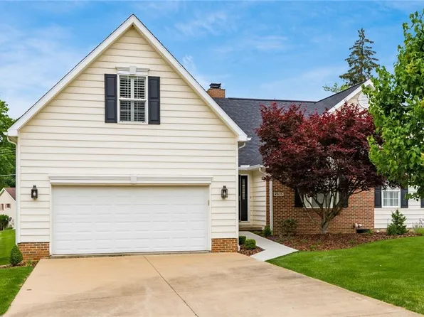 2935 Eagle Crest Dr, Zanesville, OH 43701