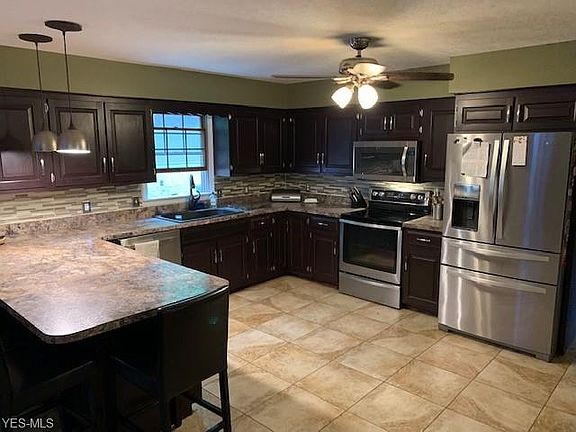 2nd image of 2754 Pine Dr NE