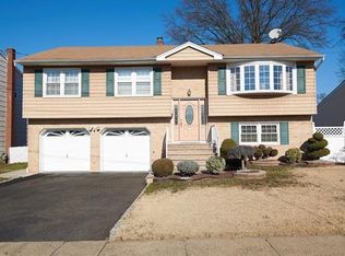 60 Pleasant Ave, Iselin, NJ 08830