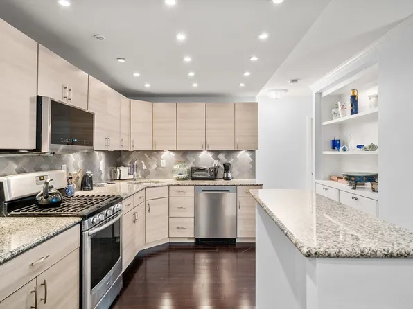 9 Hawthorne Pl APT 7E, Boston, MA 02114