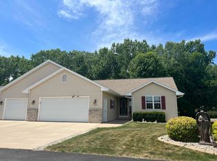 1062 Province Ter, Menasha, WI 54952