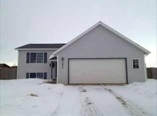 1875 Huntington Ct, West Fargo, ND 58078