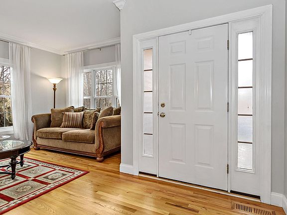 3rd image of 194 N Taylor Ave
