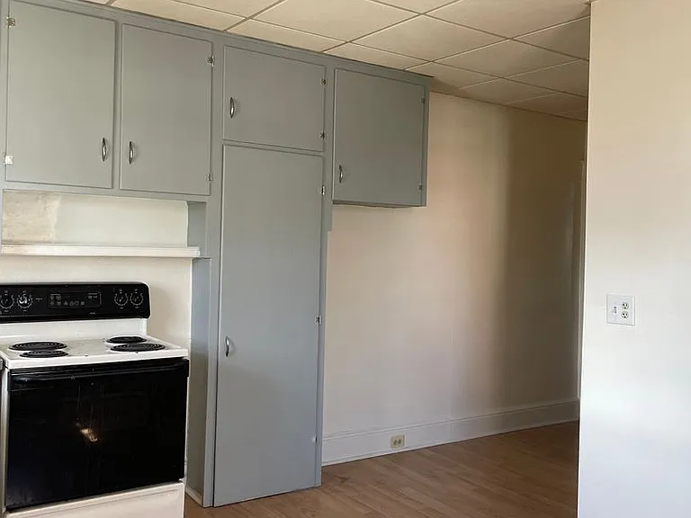 650 N Mulberry St — Photo 2
