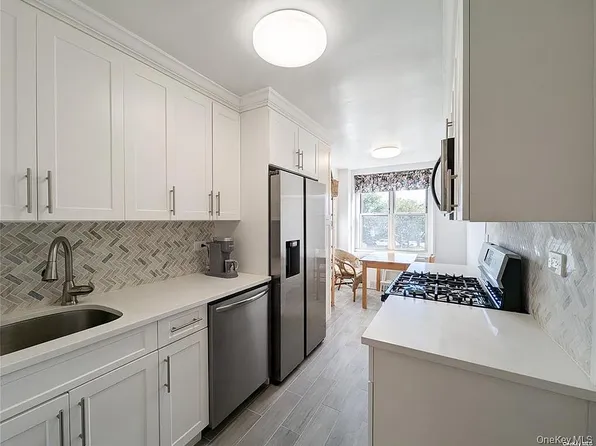 211-40 18th Ave #2C, Bayside, NY 11360