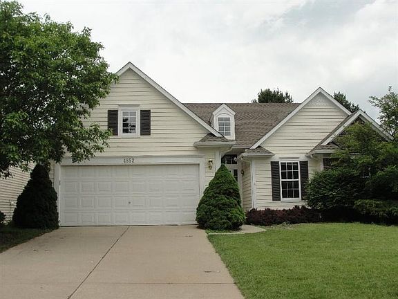 3rd image of 4852 Hillway Ct