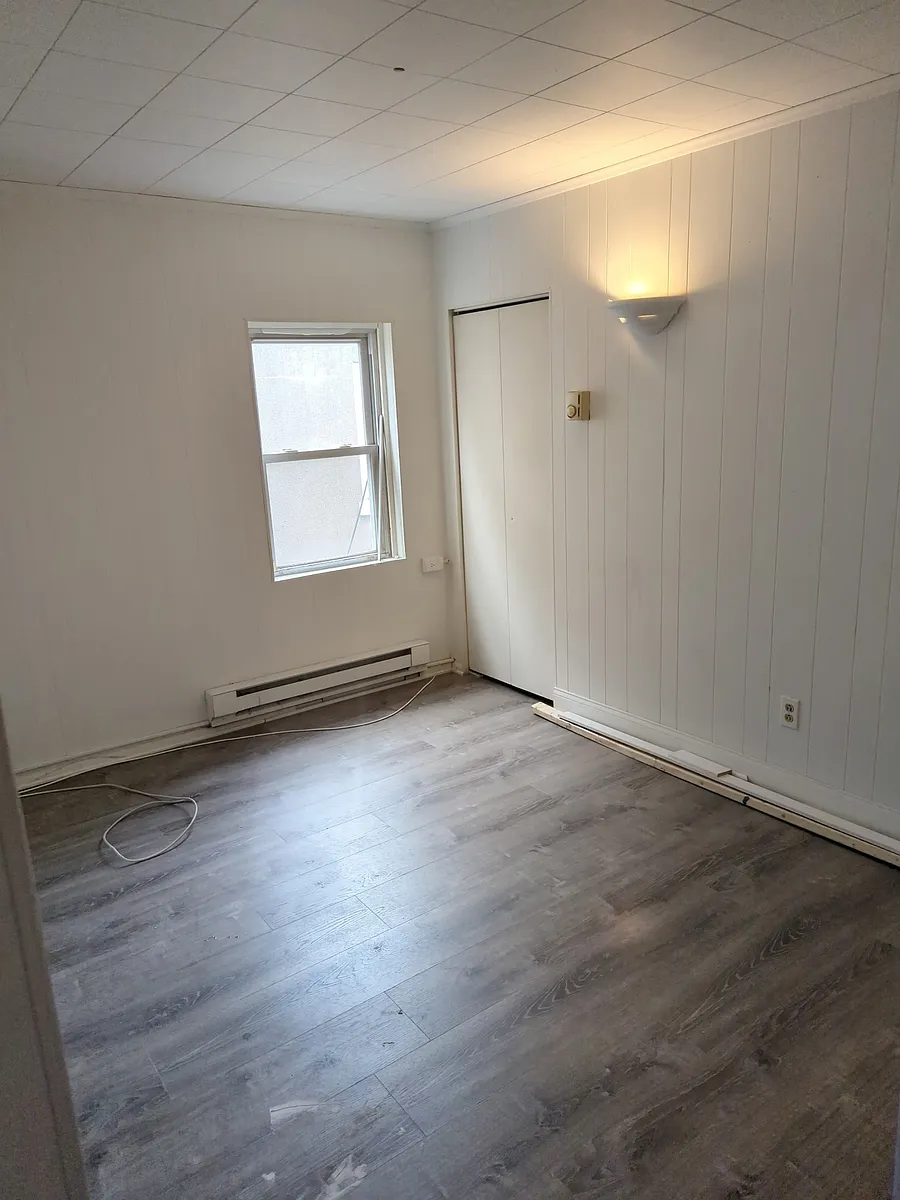 Building Photo - 605 Pond St #2