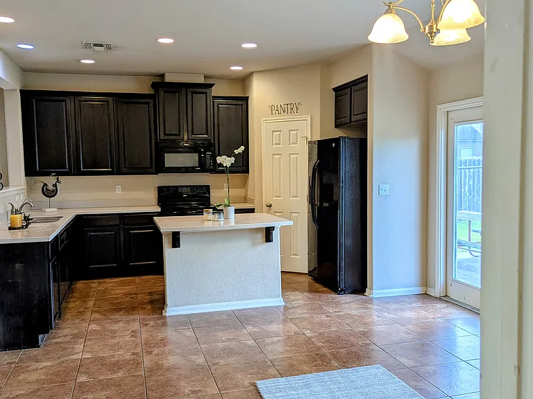 325 Pacific Dr — Photo 16