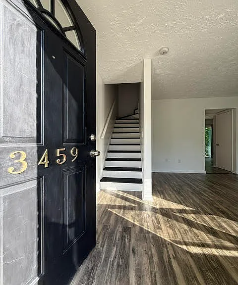3459 Sutherland Dr — Photo 3