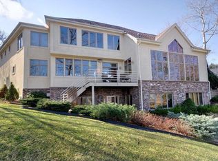 N52W34810 Lake St, Okauchee, WI 53069