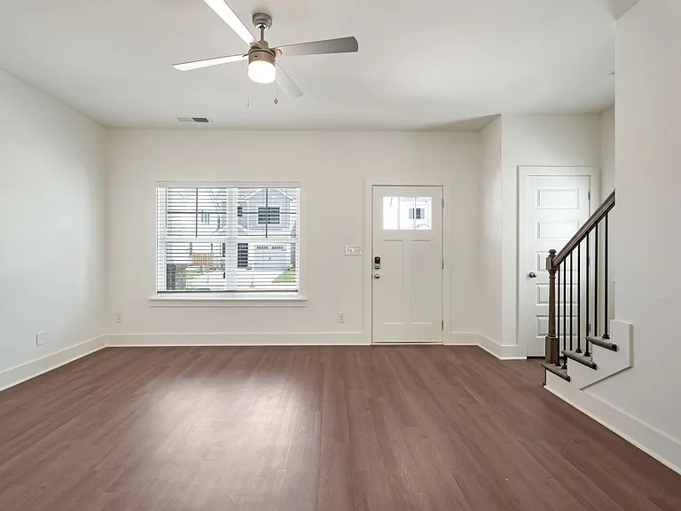 148 Huntley Dr — Photo 14