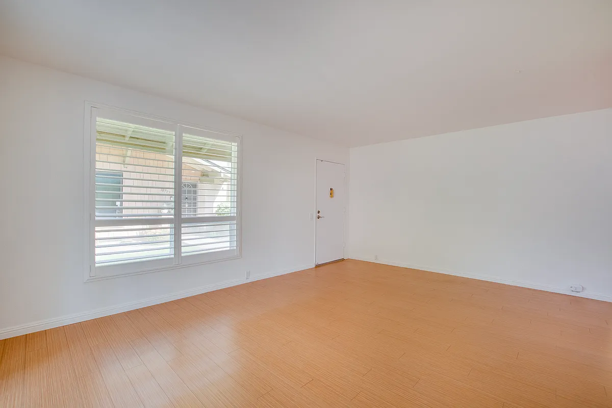 Building Photo - 10764 Caminito Bravura