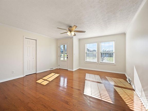 4th image of 204 Pineview Loop