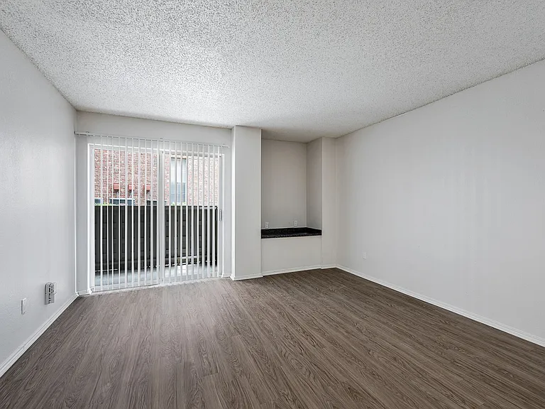 Chesapeake Apartments — Photo 16