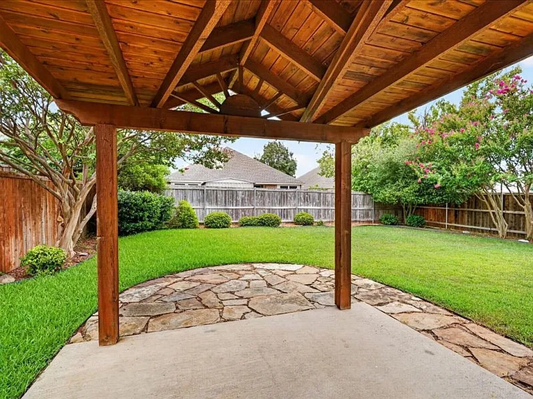 5912 Meadowglen Dr — Photo 20