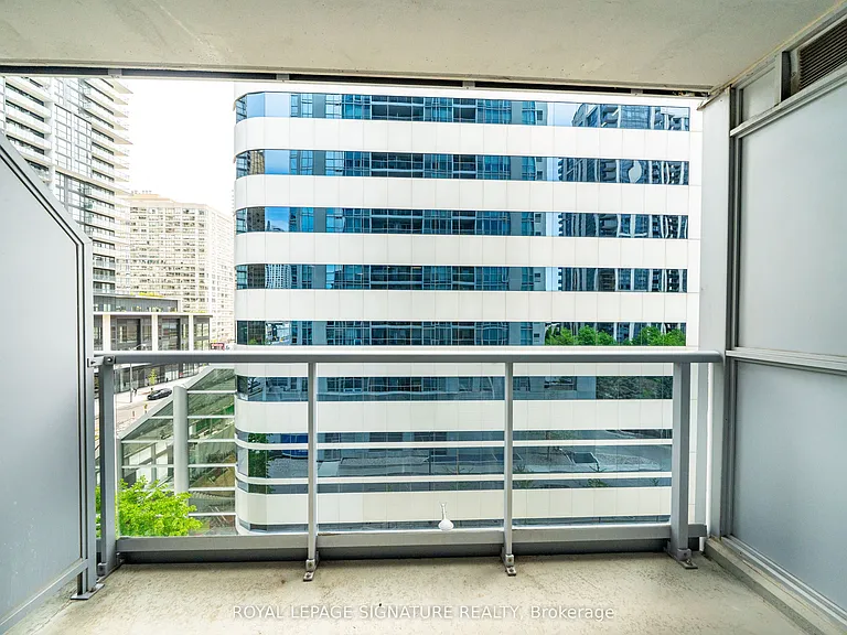 4968 Yonge St #712 — Photo 30