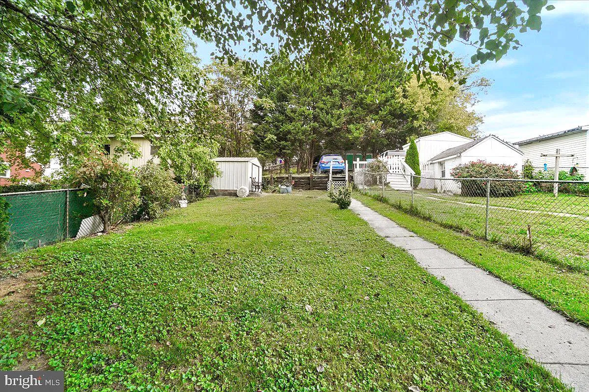 3 bed, 1.5 bath, 1152 sqft, $2,000 — Photo 3