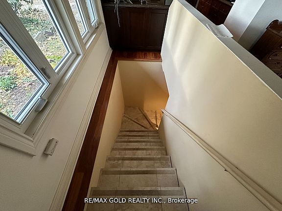 5th image of 275 Eastcourt Rd