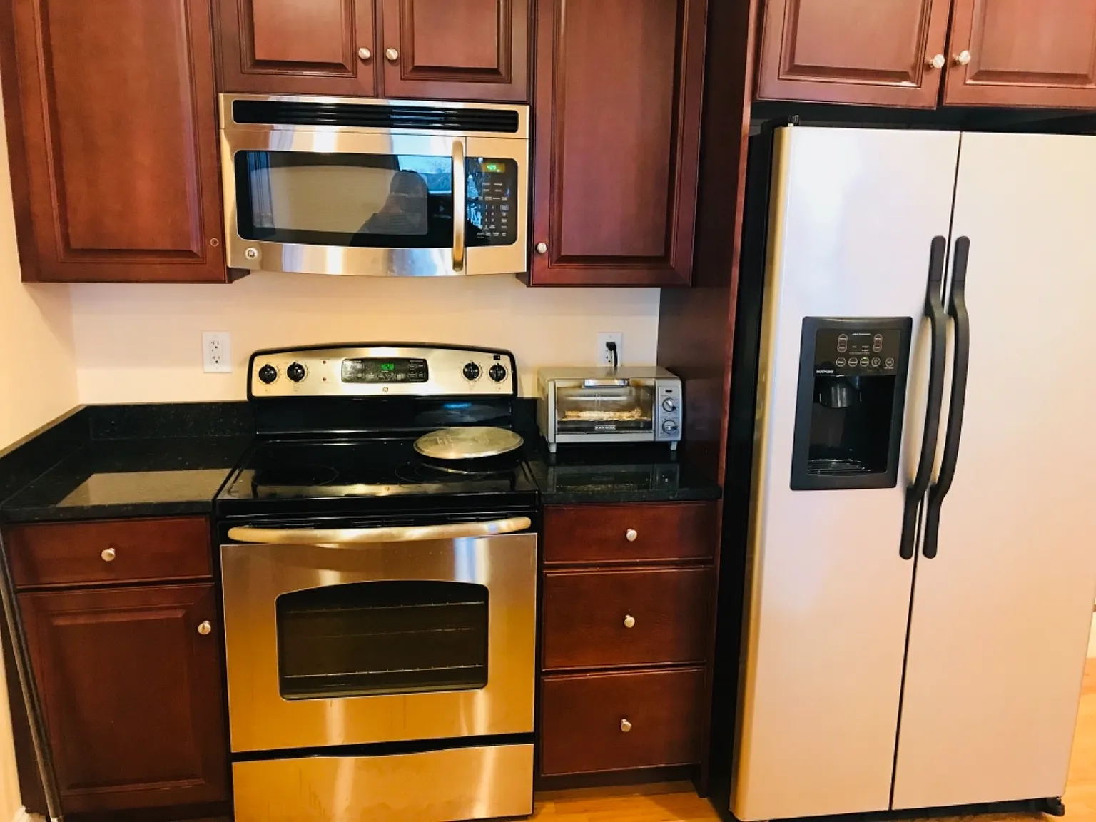 2 bed, 9999 sqft, $2,600 — Photo 2