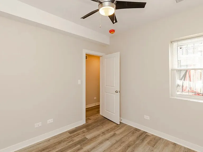 3603 W Ainslie St #G — Photo 10