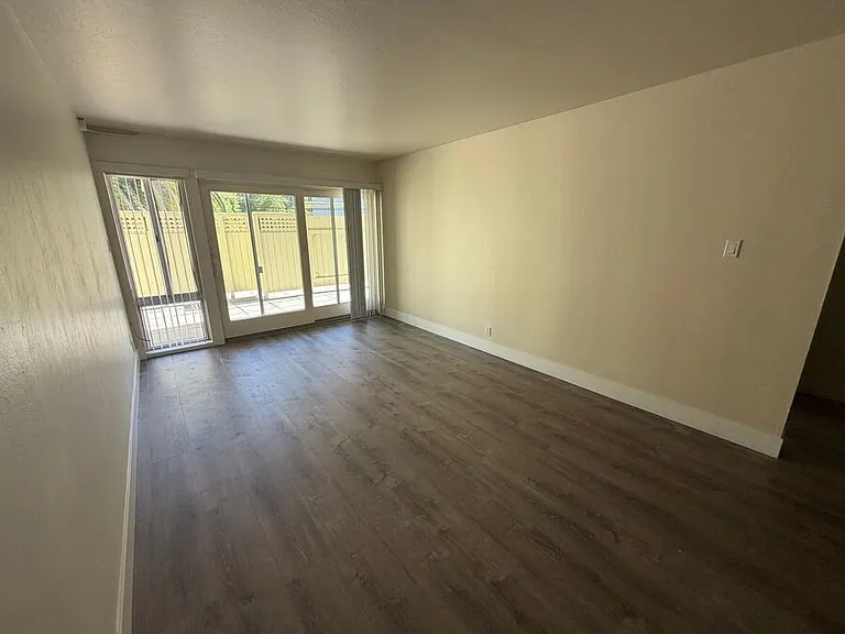 2255 Hearst — Photo 11