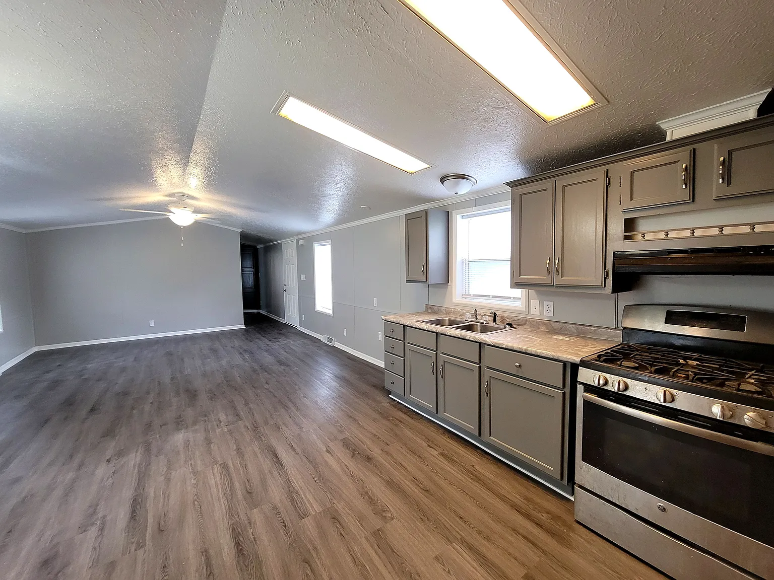 3 bed, 1216 sqft, $975 — Photo 3