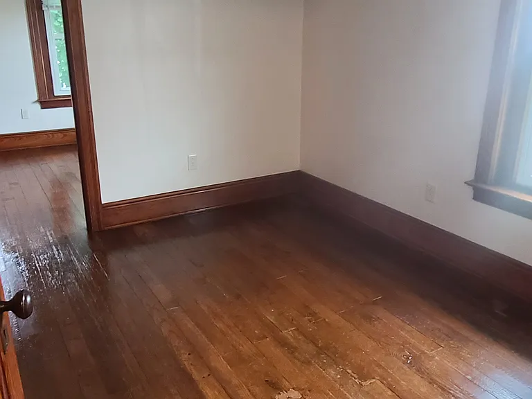 Middle Upstairs bedroom/office