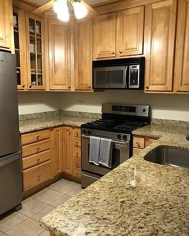 1711 N Fern Ct #2 — Photo 5