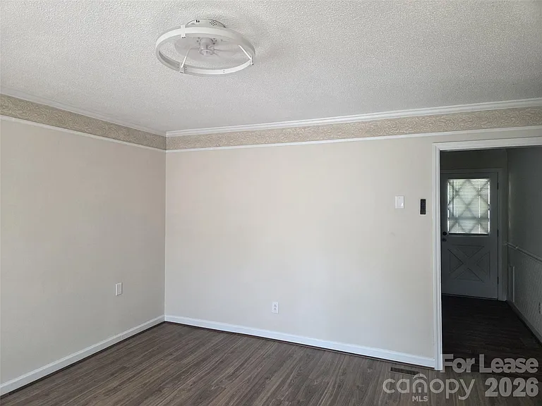 411 Town St — Photo 2