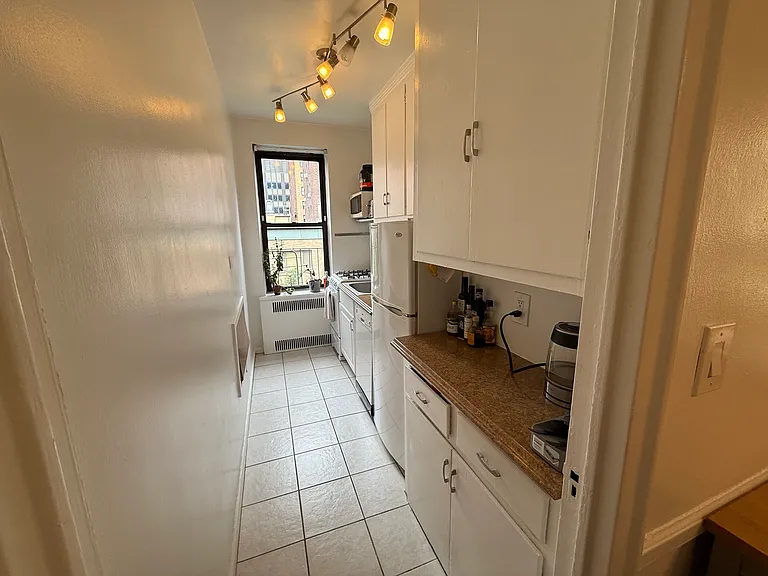 350 E 54th St #6G — Photo 7