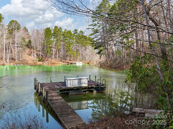 27 S Cove Rd, Mill Spring, NC 28756