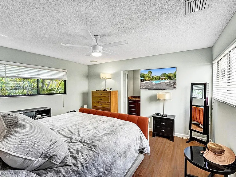 22322 Pineapple Walk Dr — Photo 32