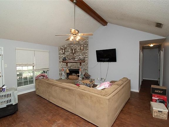 2nd image of 1370 Essex Ct