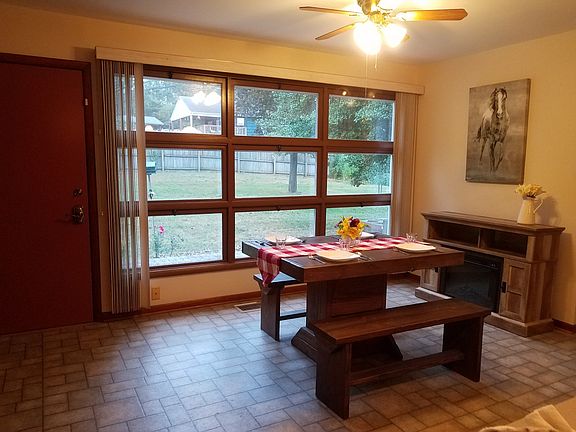 5th image of 951 School Ln