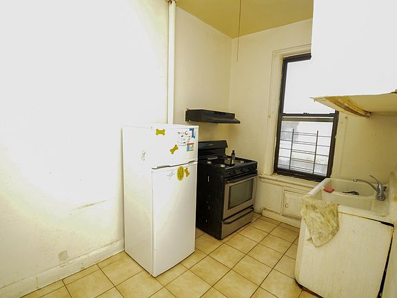 5th image of 116 Cambridge Pl APT 2A
