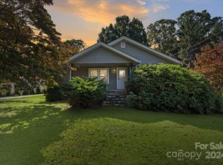 40 Triple Oak Dr, Candler, NC 28715