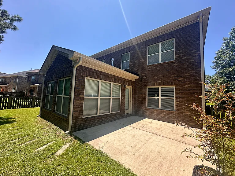 1185 Ashland Dr — Photo 17