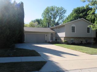 3422 Garfield St, Two Rivers, WI 54241