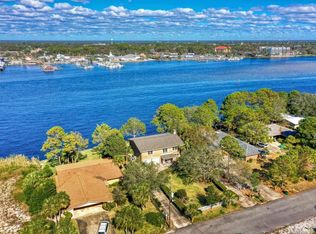 619 Pelican Dr, Fort Walton Beach, FL 32548