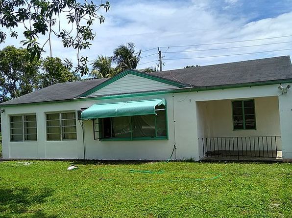 1464 SW 28th Way