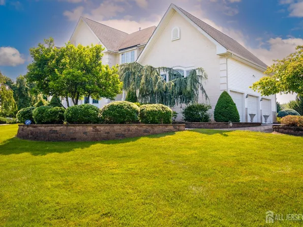 19 Meadowlark Dr, Plainsboro, NJ 08536