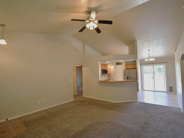 354 E Carver Dr — Photo 7