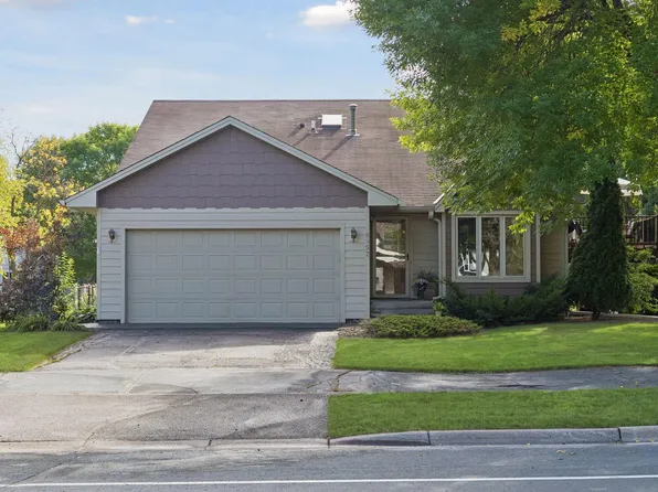 8952 Pineview Ln N, Maple Grove, MN 55369