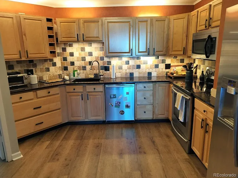 550 E 12th Ave #1008 — Photo 16