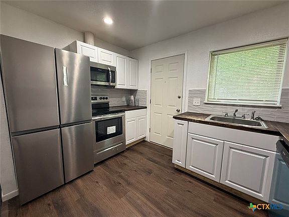 3rd image of 908 Wells St