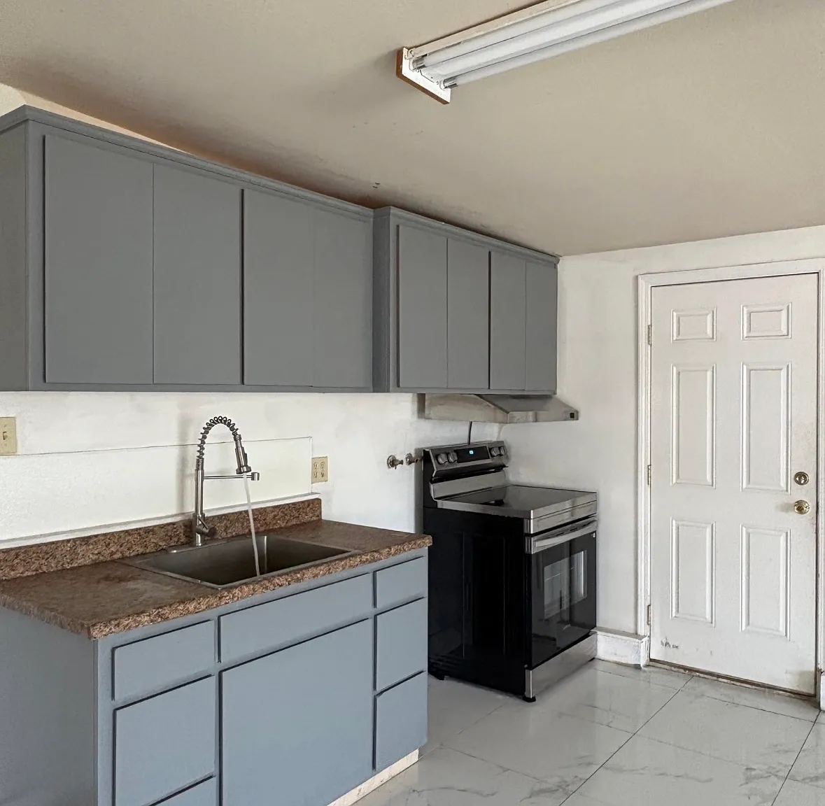 Studio, 700 sqft, $1,300 — Photo 1