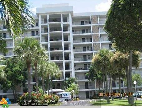 1st image of 3050 N Palm Aire Dr APT 105