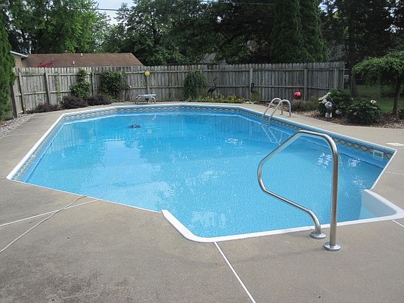4th image of 3392 Parkway Dr