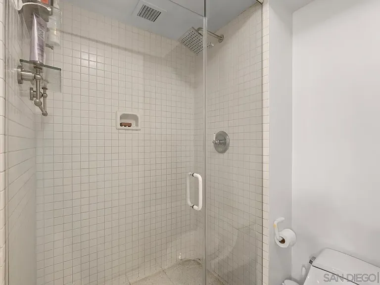 500 W Harbor Dr #504 — Photo 31