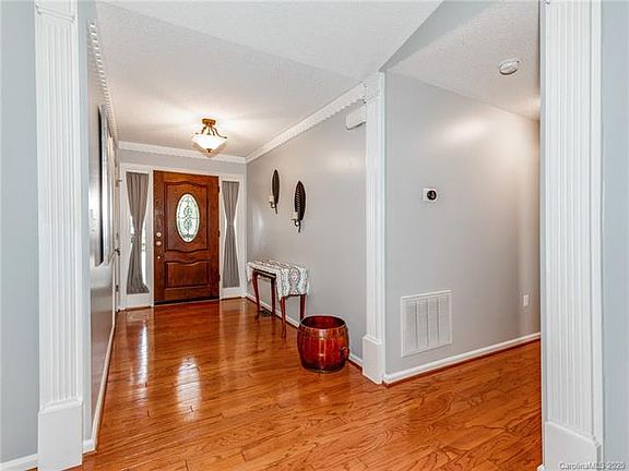 3rd image of 6903 Loretta Pl